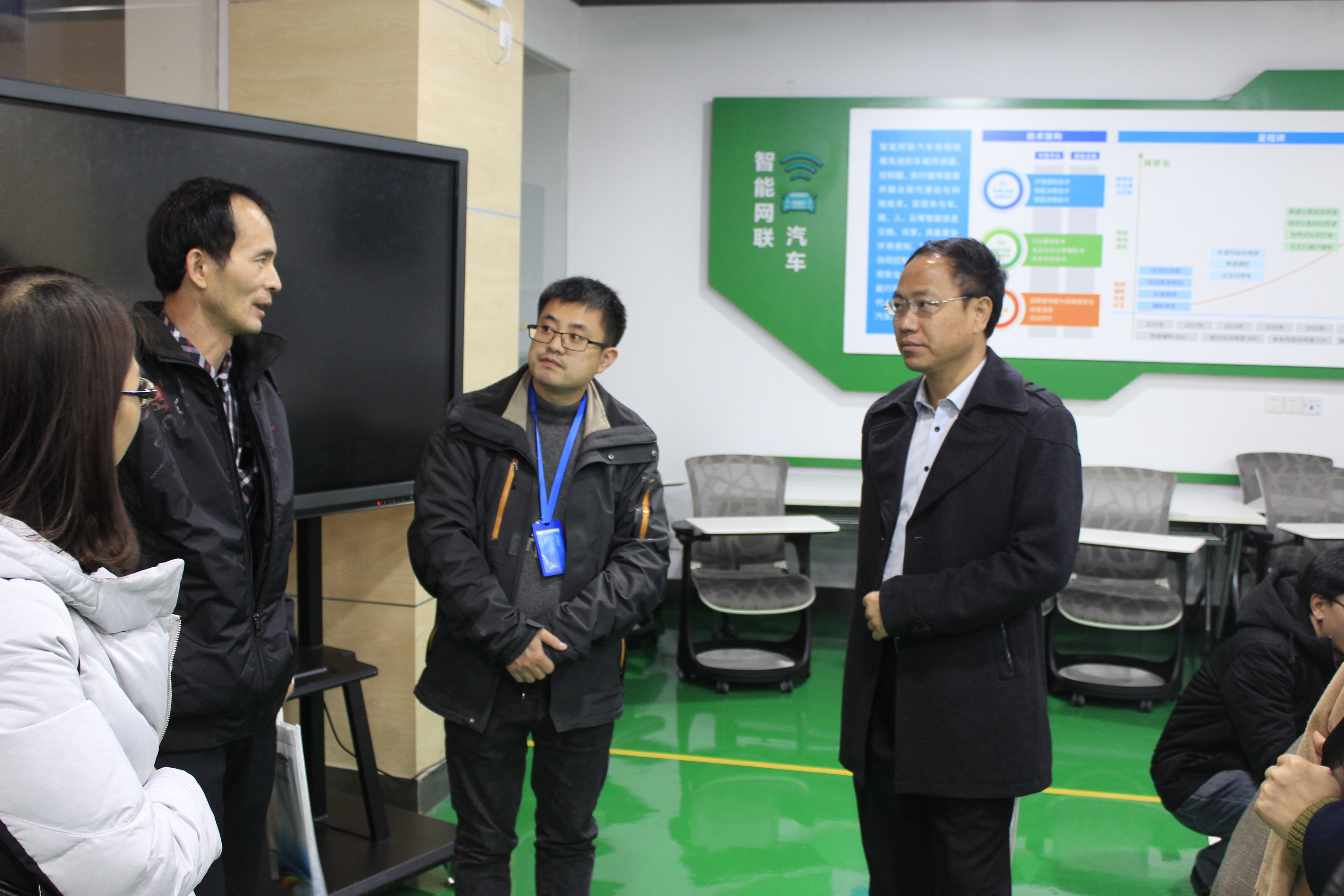 探讨交流.JPG 探讨交流.JPG